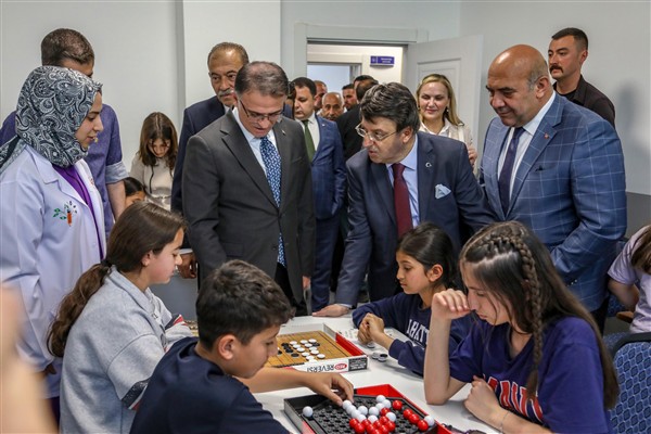 Van’da yapımı tamamlanan gençler merkezlerinin açılışı yapıldı