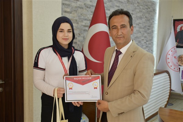 Güzel Cüccam, bilek güreşinde Türkiye üçüncüsü oldu