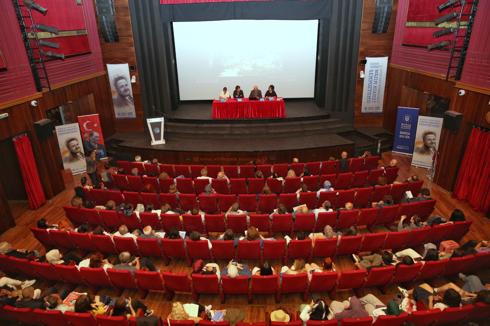 Bursa’da ‘Güneşin Sofrasında Nazım Hikmet Sempozyumu’ düzenlendi