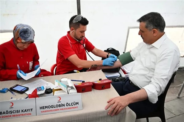 Vali Çiftçi’den kan bağışı kampanyasına destek