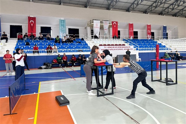 YURTLİG Bilek Güreşi Türkiye Finalleri Karaman’da yapıldı