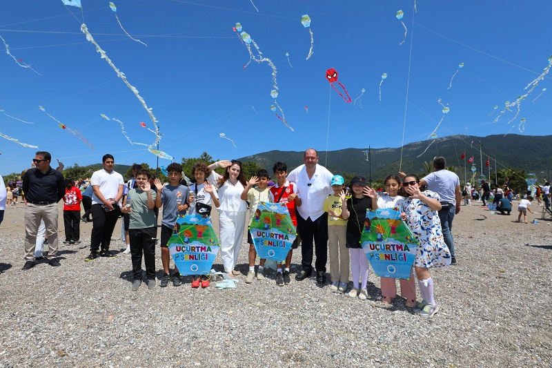 Menderes’te Geleneksel Uçurtma Şenliği düzenlendi