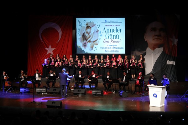 Antalya Büyükşehir’den annelere özel konser