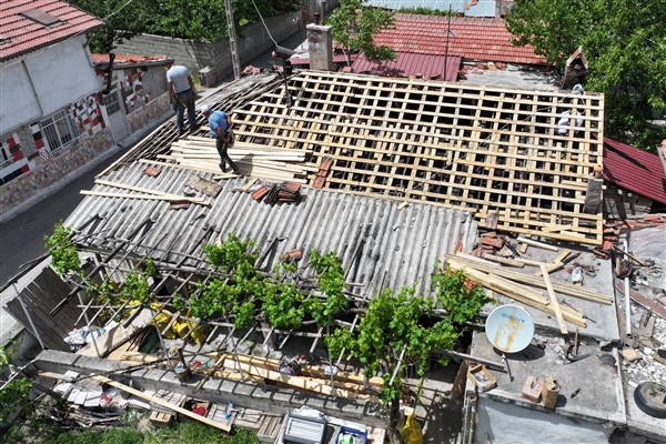 Isparta’da yangından zarar gören ev yenileniyor