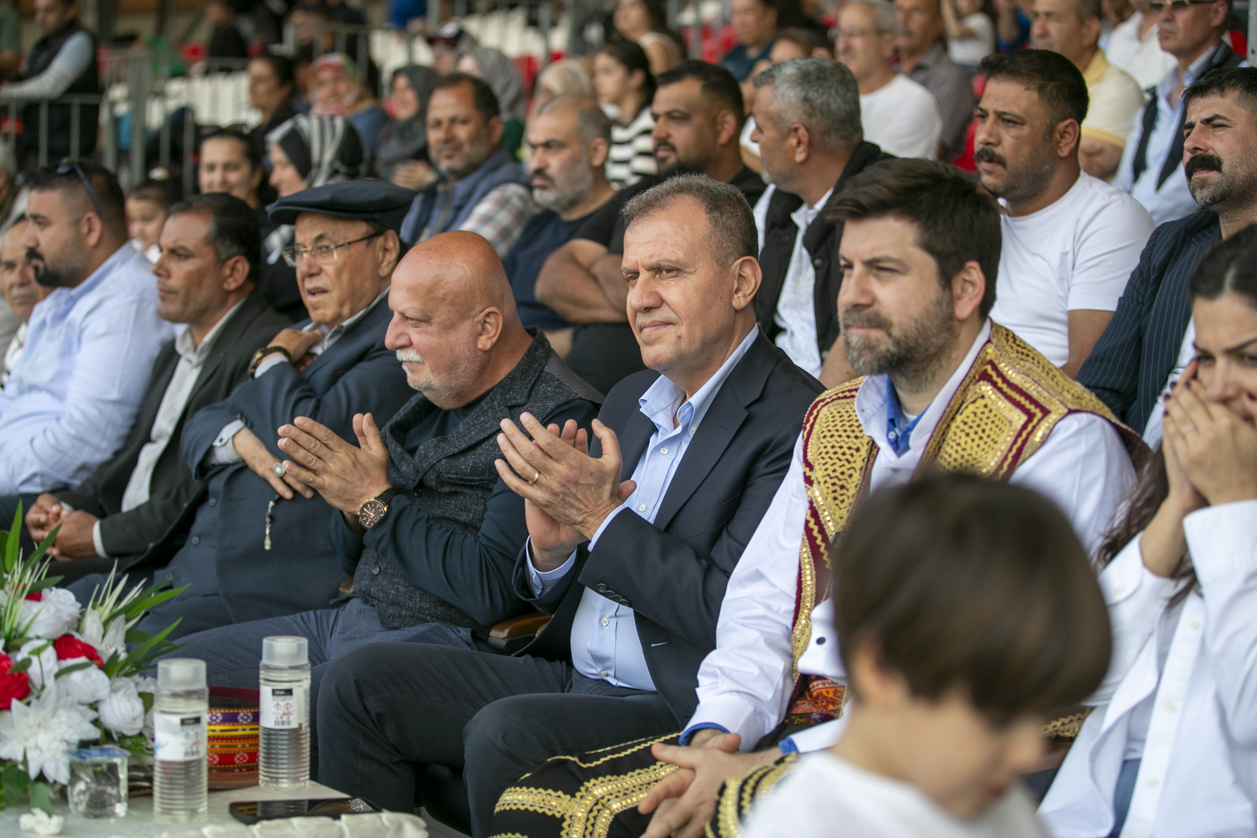 Seçer, ‘Hıdırellez Molla Kerim Karakucak Güreşleri’ni izledi