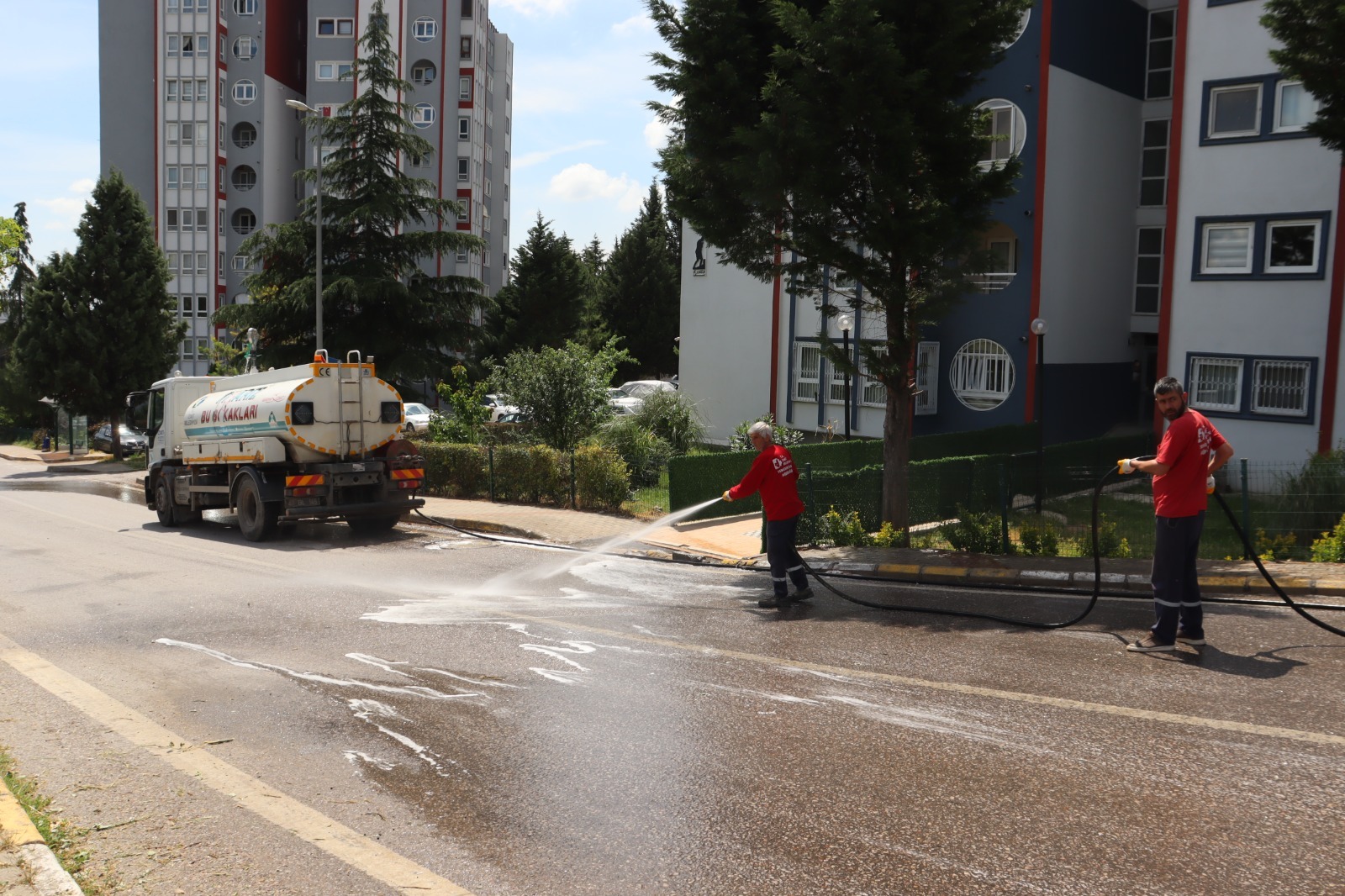 İzmit’te temizlik çalışmaları sürüyor