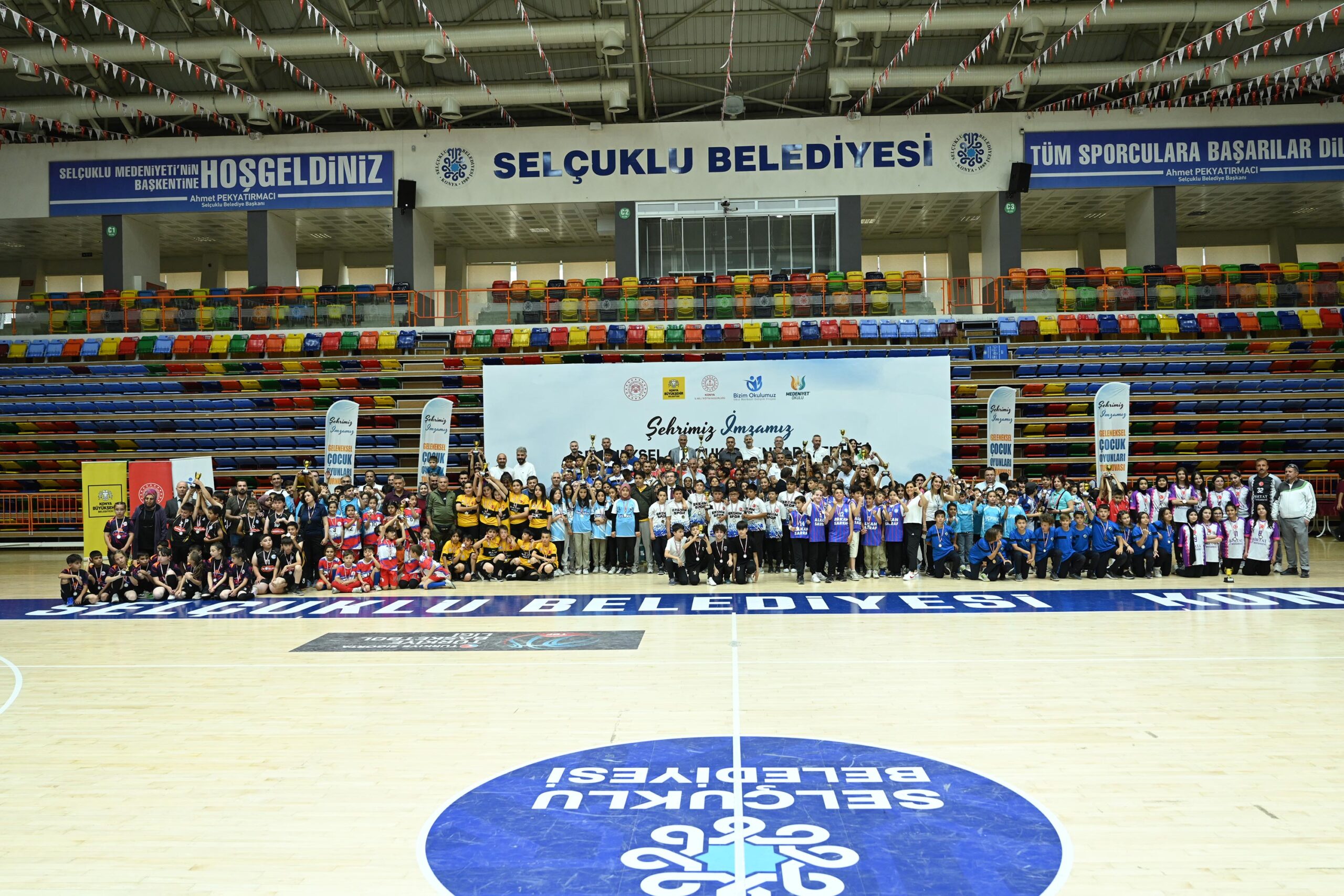 Geleneksel Çocuk Oyunları’nda başarılı öğrencilere ödülleri verildi