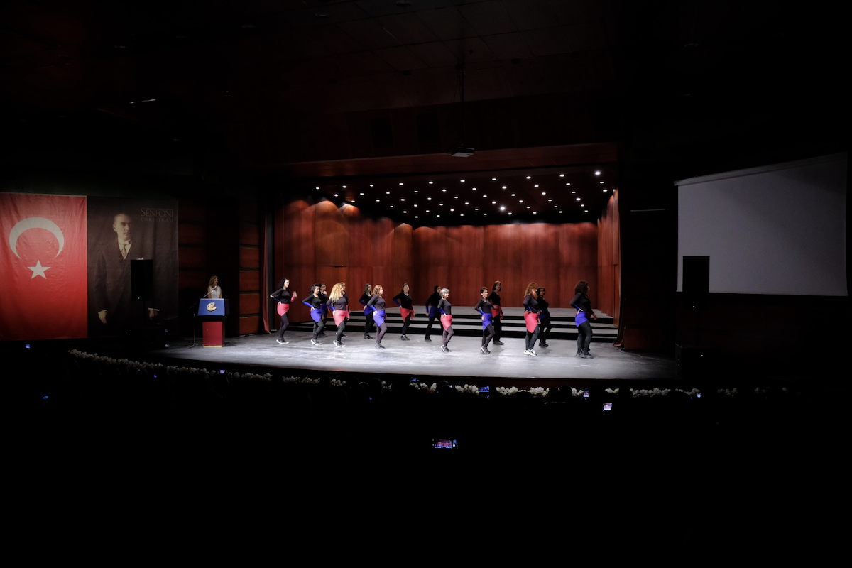 ESMEK Kadınlar Dans Topluluğu’ndan yıl sonu gösterisi