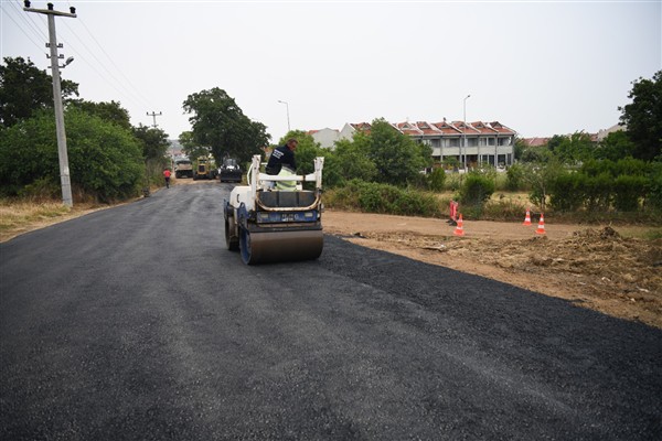 Keşan Belediyesi’nin asfaltlama çalışmaları sürüyor