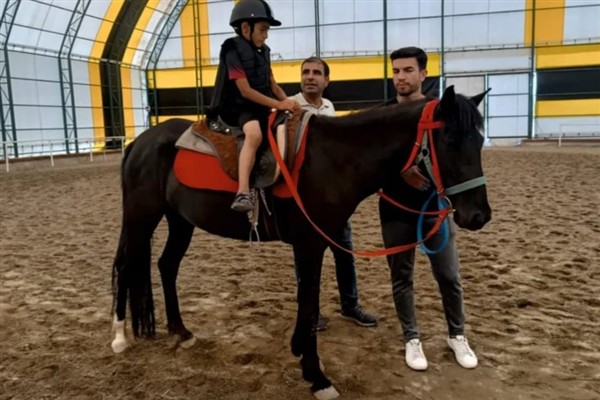 Dicle Üniversitesi’nden “Minik Yürekler At Sırtında” etkinliği