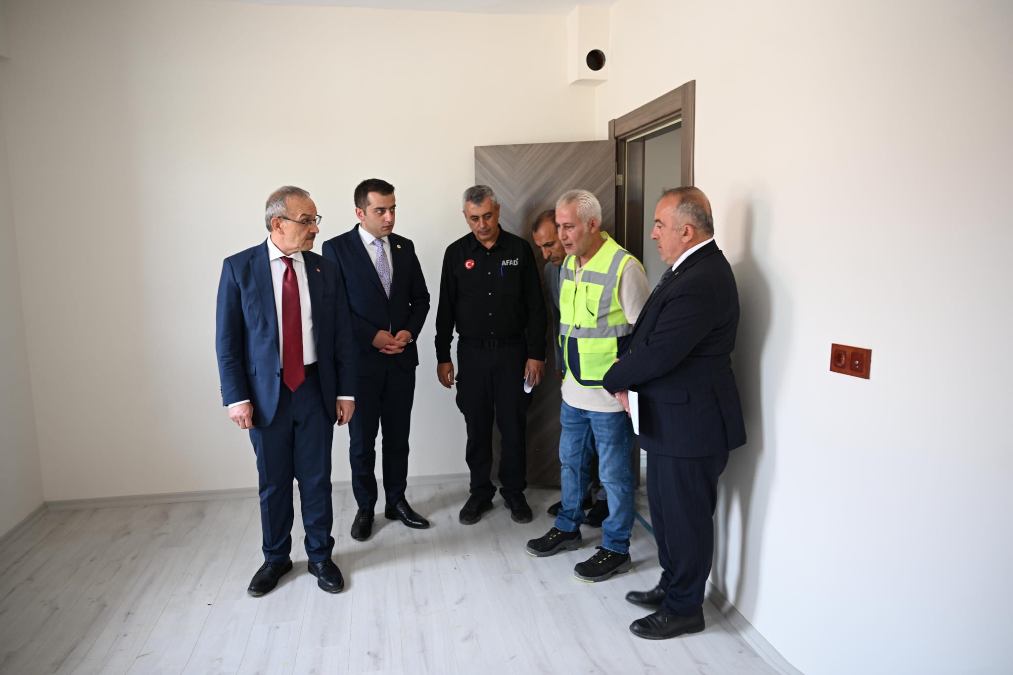 Malatya  Valisi Yavuz, mahalle muhtarlarıyla bir araya geldi