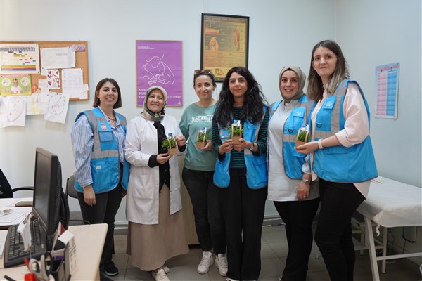 Orhangazi Mavi Yelekler ekibinden, hemşirelere ziyaret