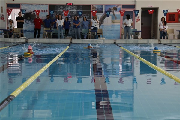 Eskişehir’de “Engelsiz Kulaçlar Yüzme Yarışları” düzenlendi