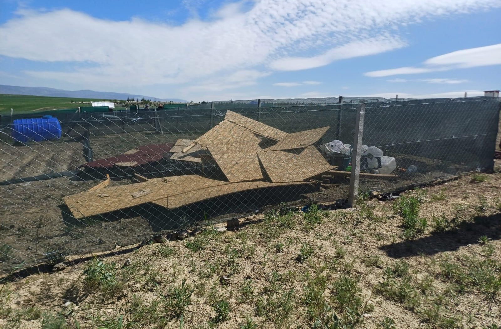 Mamak’ta tarım arazisindeki kaçak yapılar yıkıldı