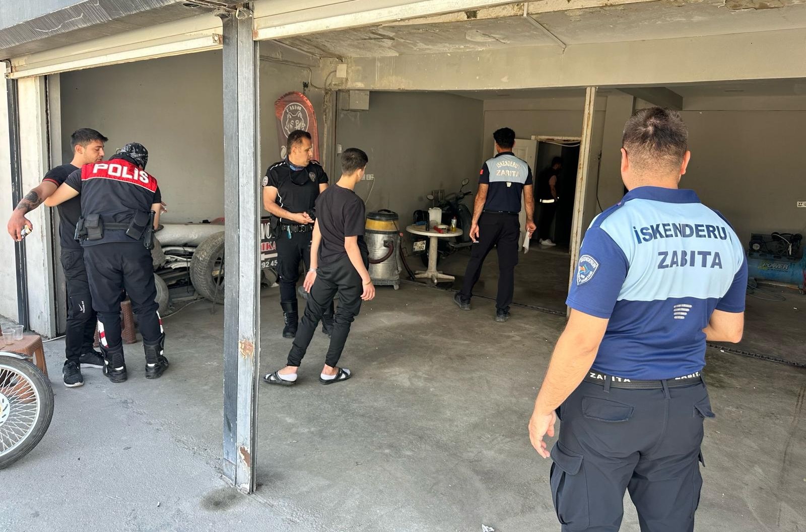 İskenderun’da oto yıkama ve otoparklara denetim yapıldı