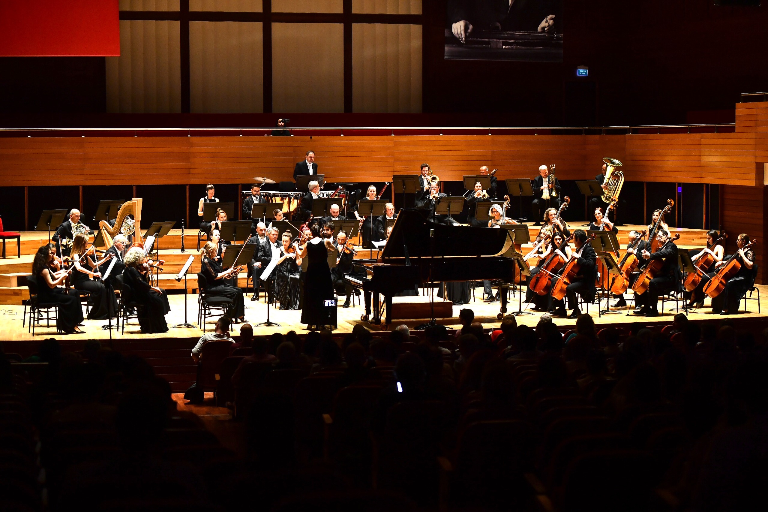 Devlet Senfoni Orkestrası gençler için sahneye çıktı