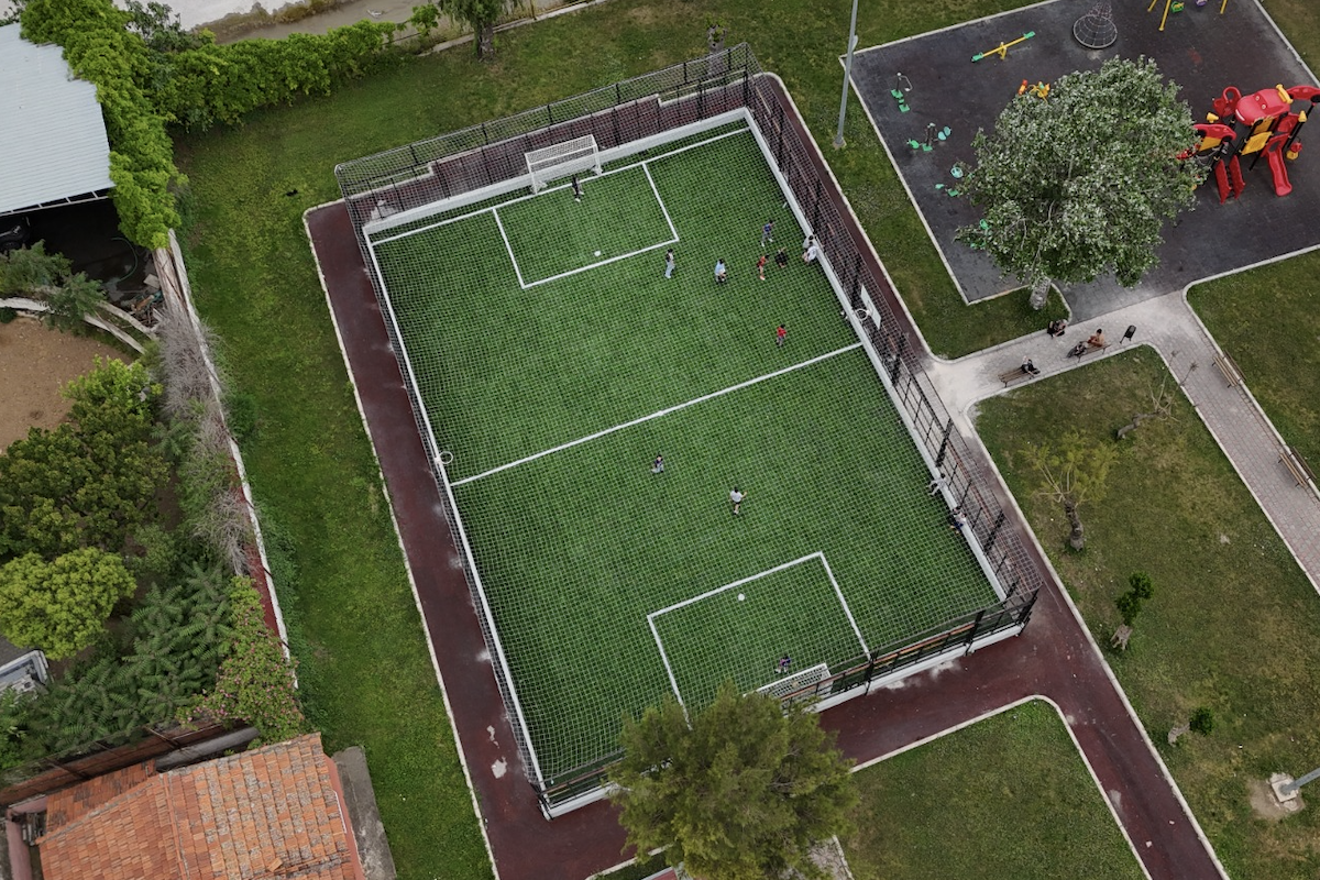 Konak’ta Yenidoğan Parkı’nda saha yenilendi