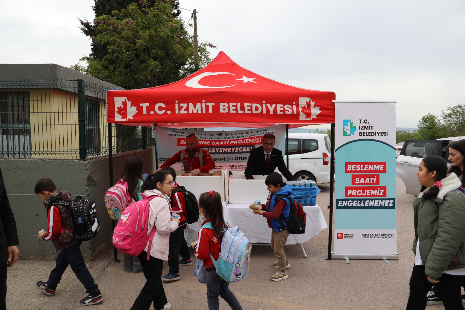 Beslenme Saati Projesi, bu sabah 3 okulda daha devam etti