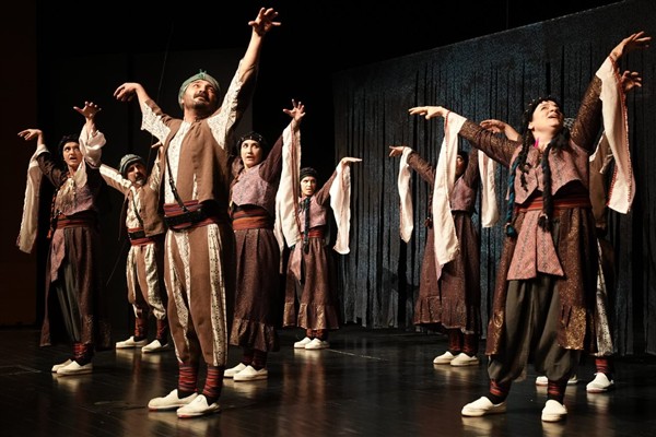 10. Amed Tiyatro Festivali’nde Şaneşîn Performans’ın Ji Kela Dimdime oyunu sahnelendi