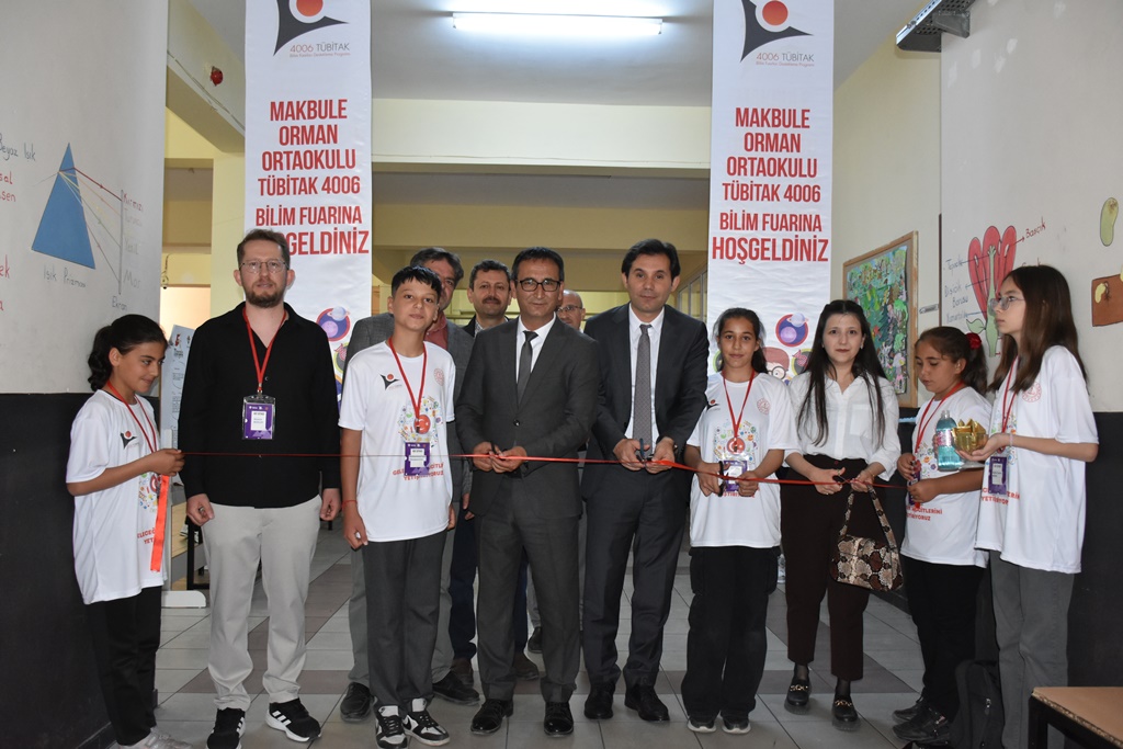 Makbule Orman Ortaokulunda 4006 TÜBİTAK Bilim Fuarı sergisi açıldı