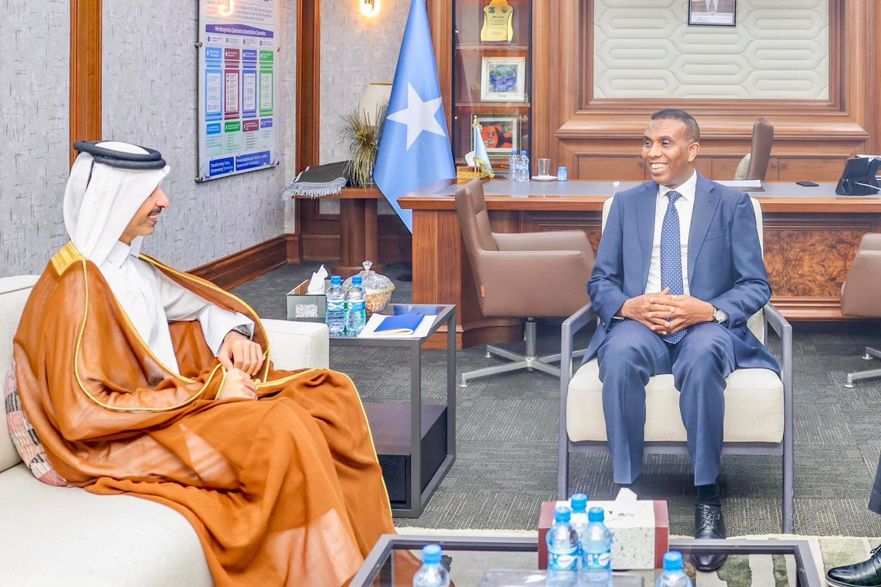 Al Nuaimi, Somali Federal Cumhuriyeti Başbakanı Barre ile görüştü