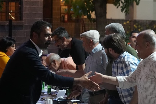 Eş Başkan Hatun, dil bilimciler ve yazarlarla buluştu