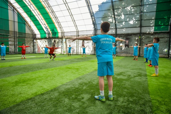 Esenyurt Belediyesi’nden geleceğin futbolcularına destek