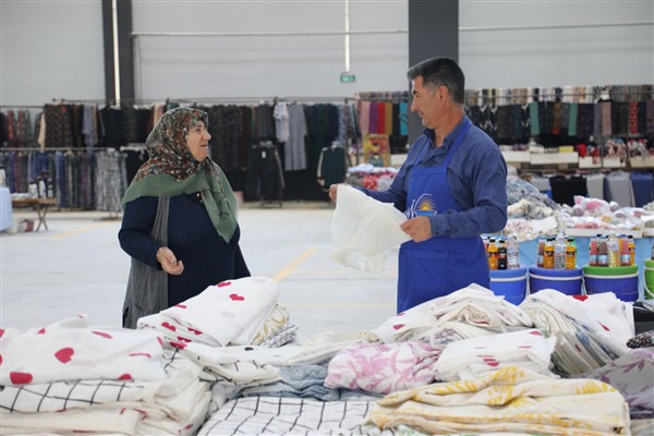 Van’da kapalı semt pazarı hizmete açıldı