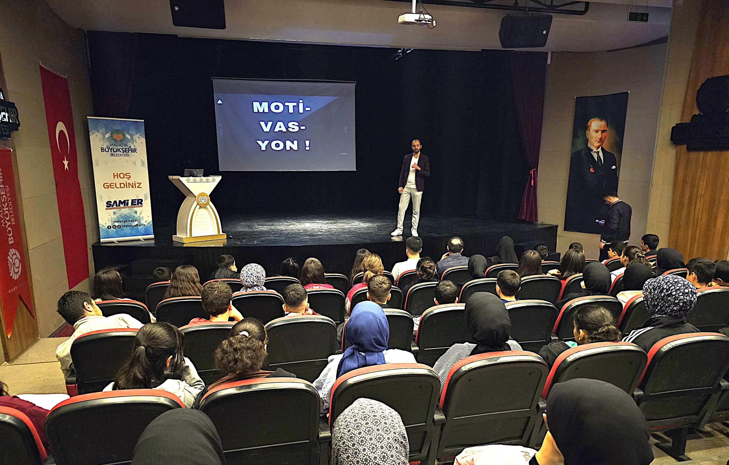 Malatya Büyükşehir Belediyesi’nden öğrencilere motivasyon semineri
