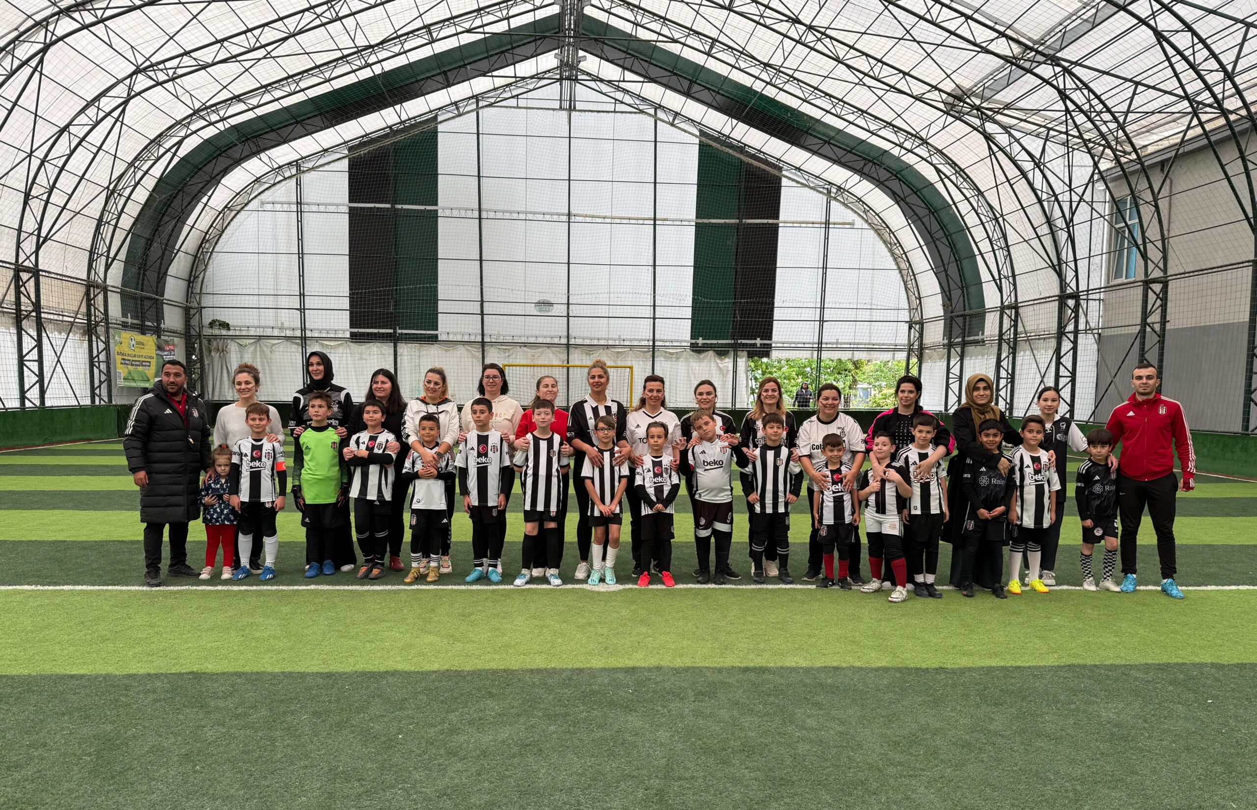Sakarya Beşiktaş Futbol Okullarından Anneler Günü etkinliği
