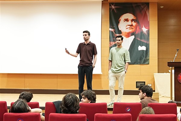 Kepez’de gençler münazara turnuvasında buluştu