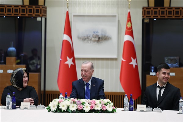 Cumhurbaşkanı Erdoğan,  işçi, memur ve işveren temsilcilerini kabul etti