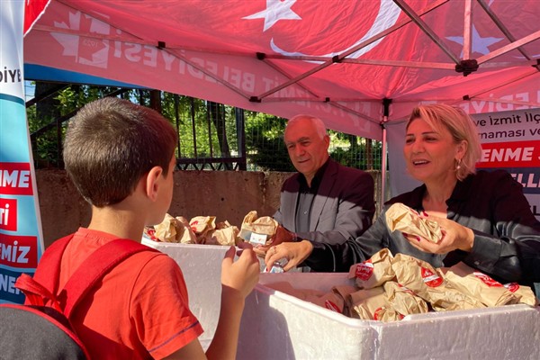 İzmit’te “Beslenme Saati Projesi” devam ediyor