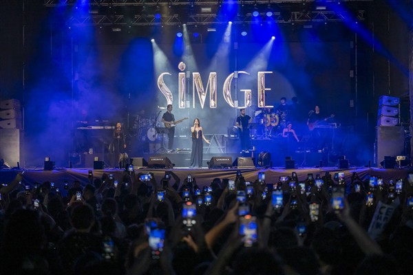 Mersinliler, 19 Mayıs’ı Simge konseri ile kutladı