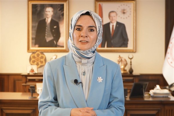 Bakan Göktaş, koruyucu aileler ve Gönül Elçileriyle buluştu