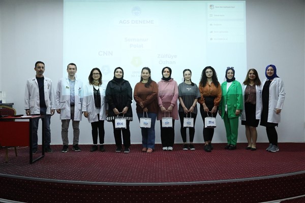 Büyükşehir KAYMEK’te deneme sınavında derece alan öğrenciler ödüllendirildi