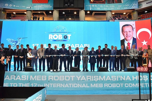 Başkan Büyükkılıç, 17. Uluslararası Meb Robot Yarışması açılışına katıldı