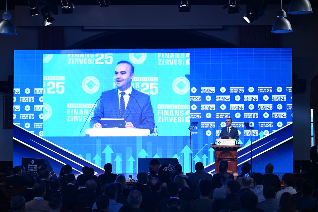 Bakan Kacır, Boğaziçi Üniversitesi Finans Zirvesi’ne katıldı