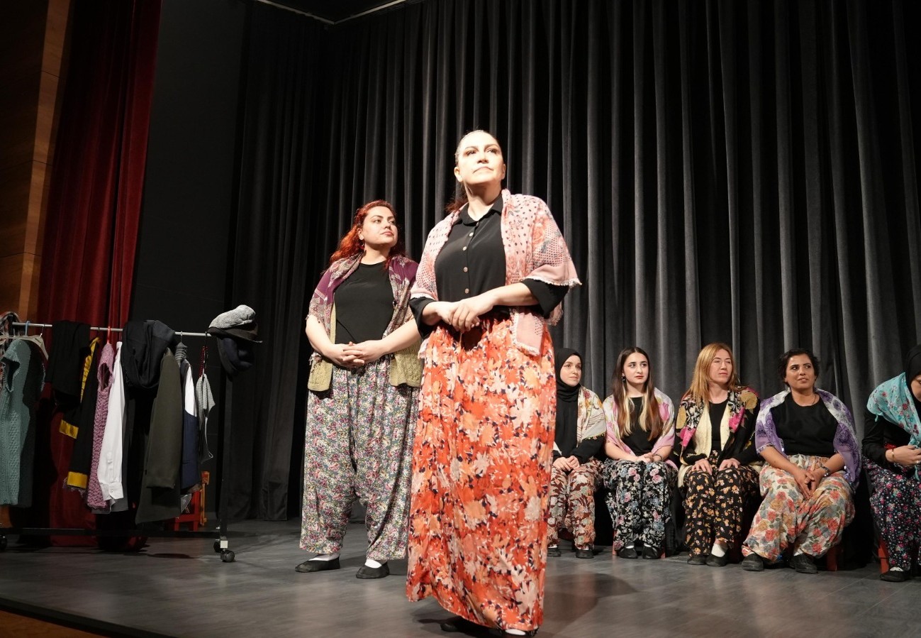 Gürsu’da tiyatro kursları yoğun ilgi görüyor