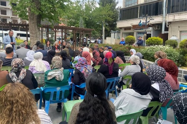Mazıdağı Belediyesi’nden açık hava meclisi: Sırrı Süreyya Önder’in ismi oylamaya sunuldu