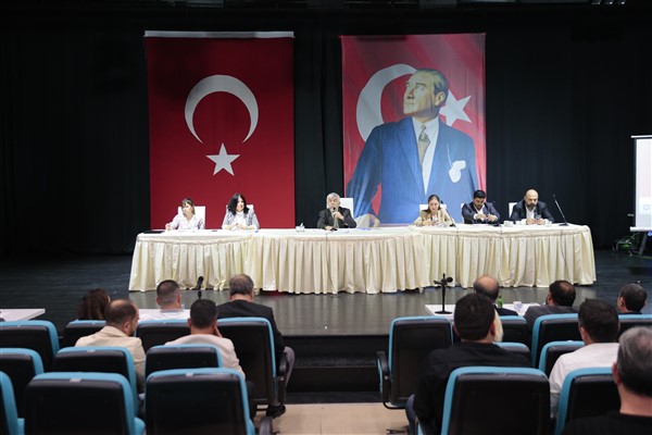 CHP Lideri Özel’e yapılan saldırı Konak Meclisi’nde kınandı