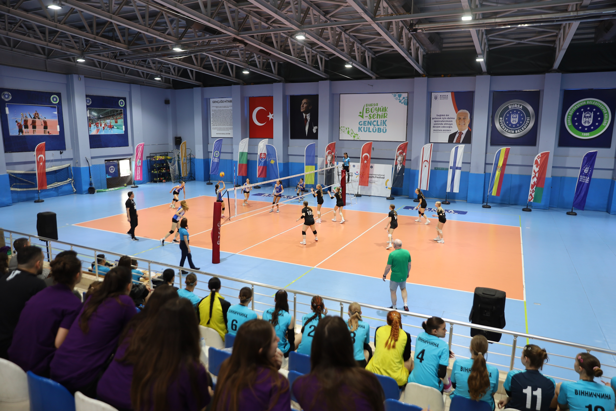 Kardeş Şehirler Voleybol Turnuvası başladı