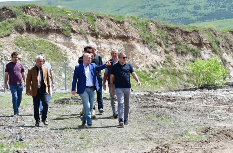 Vali Çiçek, yapımı süren hayvan barınağını inceledi