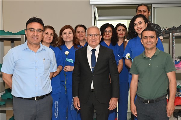 Avcıoğlu, hemşireleri ziyaret etti