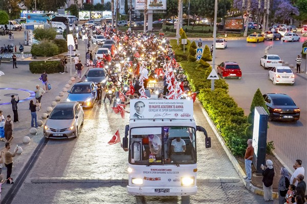 Yenişehir Belediyesi, şehir korteji düzenledi