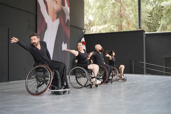 Bornova’da “Dansla Farkındalık Etkinliği” düzenlendi