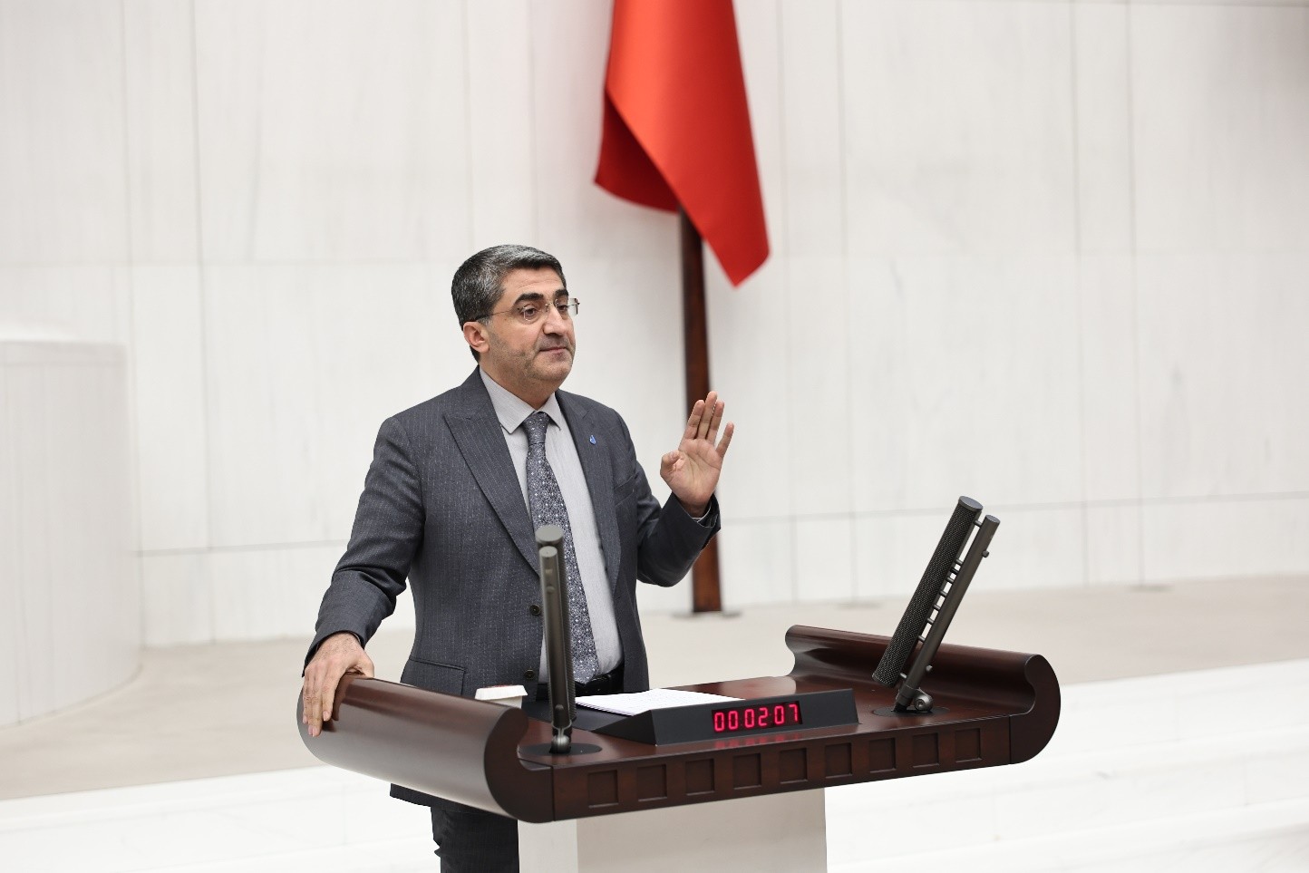 Ekmen: Çiftçi kartelleşmiş marketlerin insafına terk edilemez