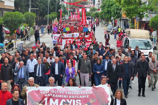 Başkan Zeyrek, 1 Mayıs yürüyüşüne katıldı