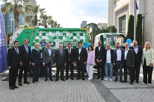 Bursa’dan Studeniçani Belediyesi’ne çöp kamyonu desteği