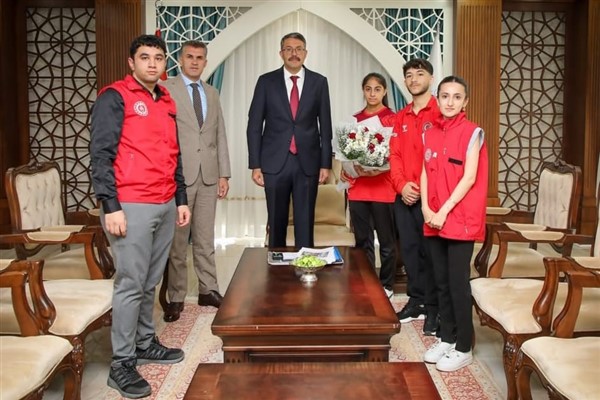 Hakkari Valisi Çelik, sporcuları ağırladı